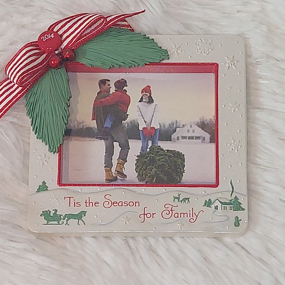 Hallmark ‘Tis the Season for Family photo ornament